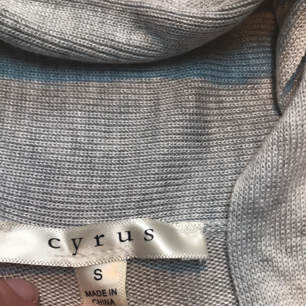 Cyrus NWT Women’s Grey Sweater Size S - Picture 6 of 9